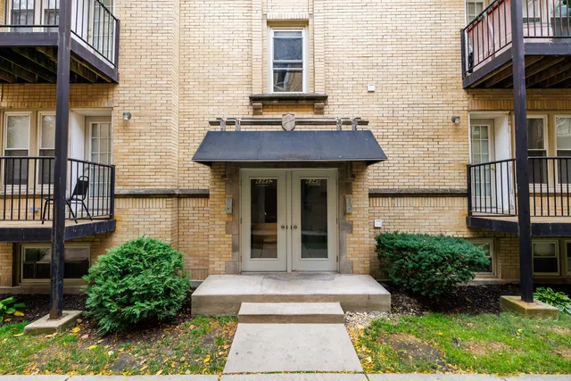 $1,300 | 6345 North Washtenaw Avenue, Unit GW, Chicago, IL 60659