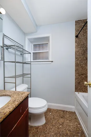 $1,300 | 6345 North Washtenaw Avenue, Unit GW, Chicago, IL 60659