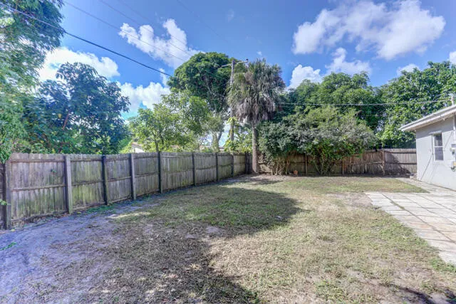 $430,000 | 328 East Jasmine Drive, Lake Park, FL 33403