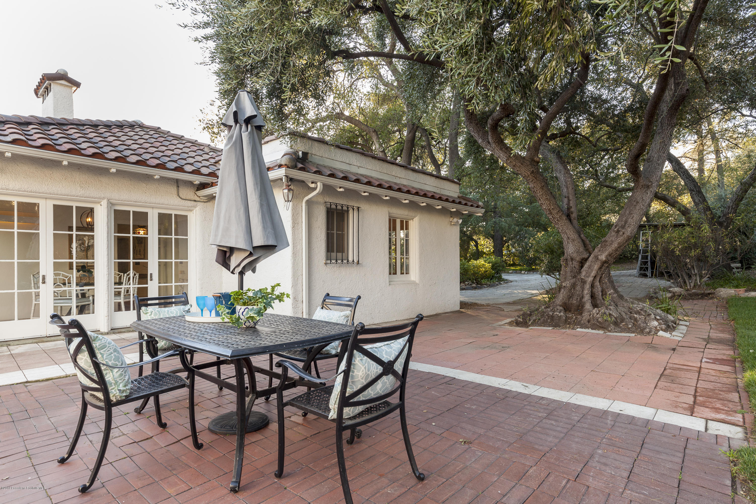 3130 Maiden Lane Altadena, CA 91001 - Photo 54 of 89 a view of a house with backyard and sitting area
