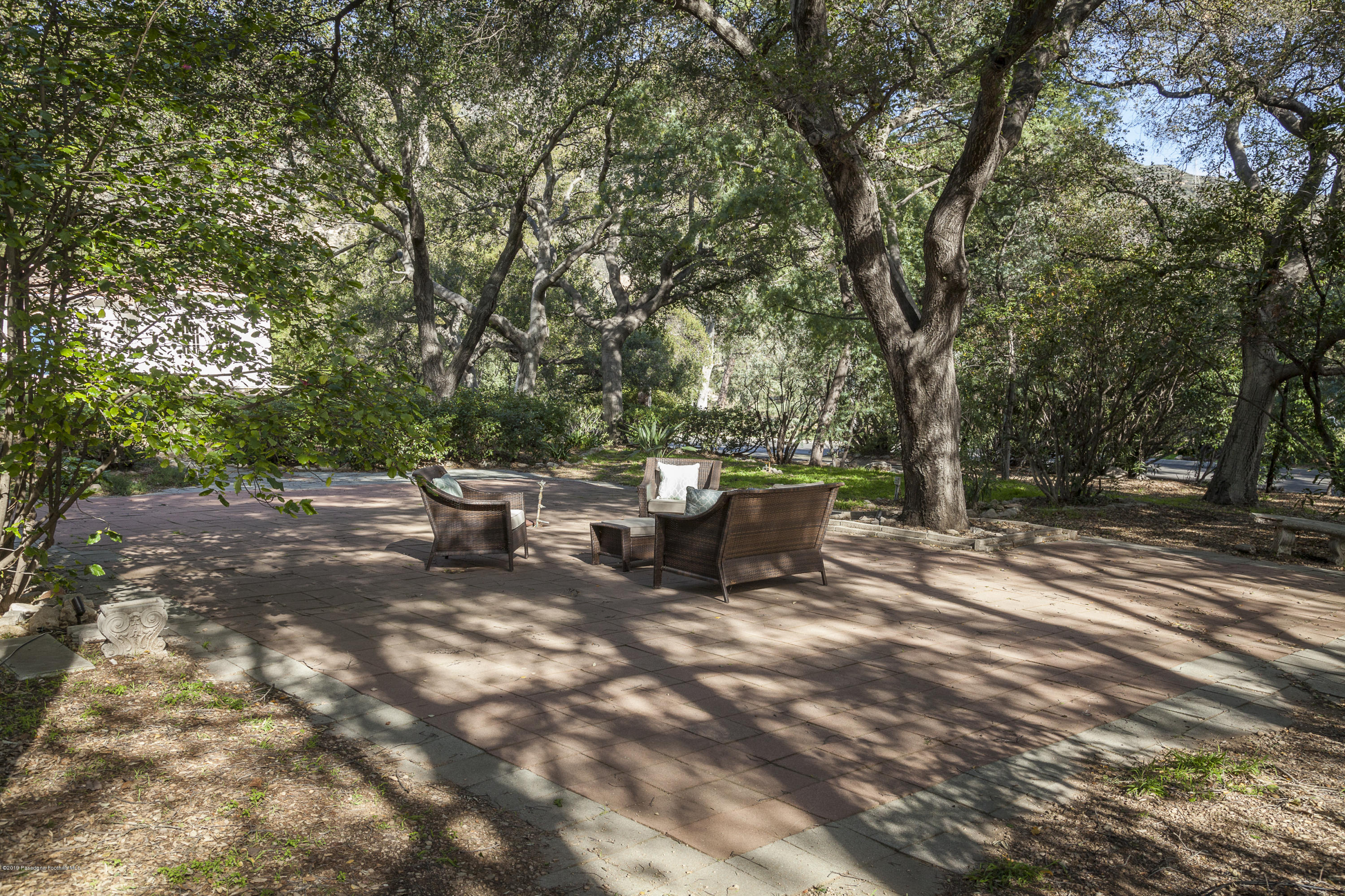 3130 Maiden Lane Altadena, CA 91001 - Photo 76 of 89 a view of a chairs and tables in the patio