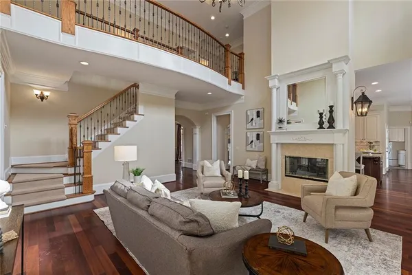 a kitchen that has a lot of cabinets in it