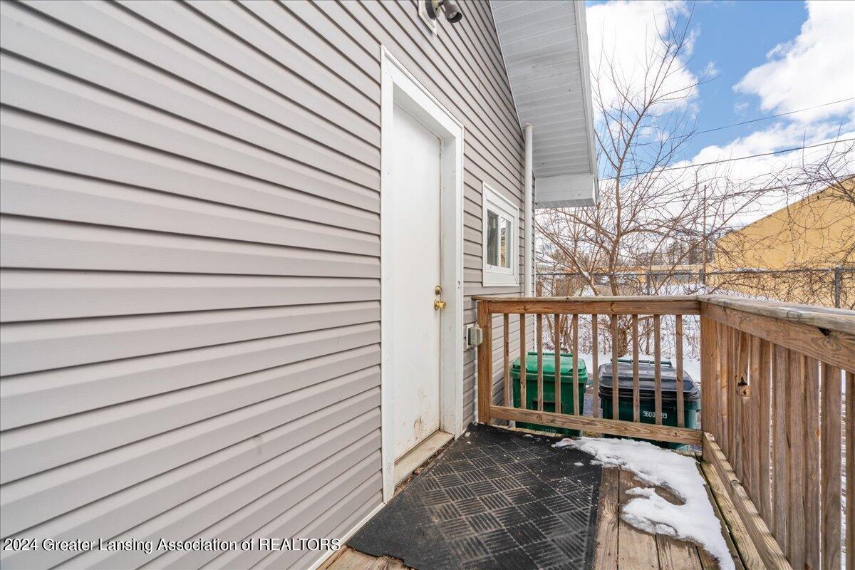 404 East Rouse Street Lansing, MI 48910 - Photo 8 of 21 21-Media Jett-23