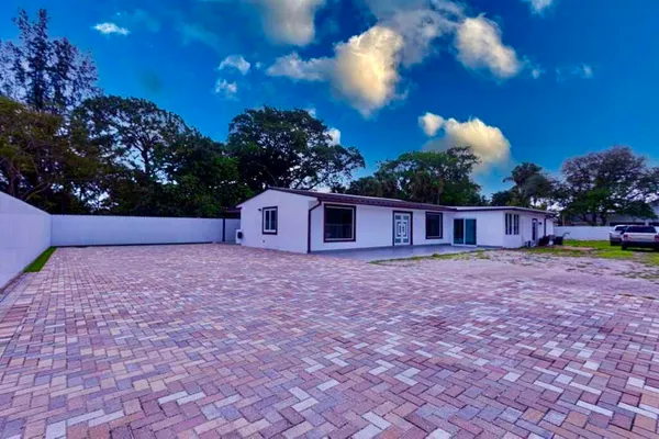 $650,000 | 696 Arlington Drive, West Palm Beach, FL 33415