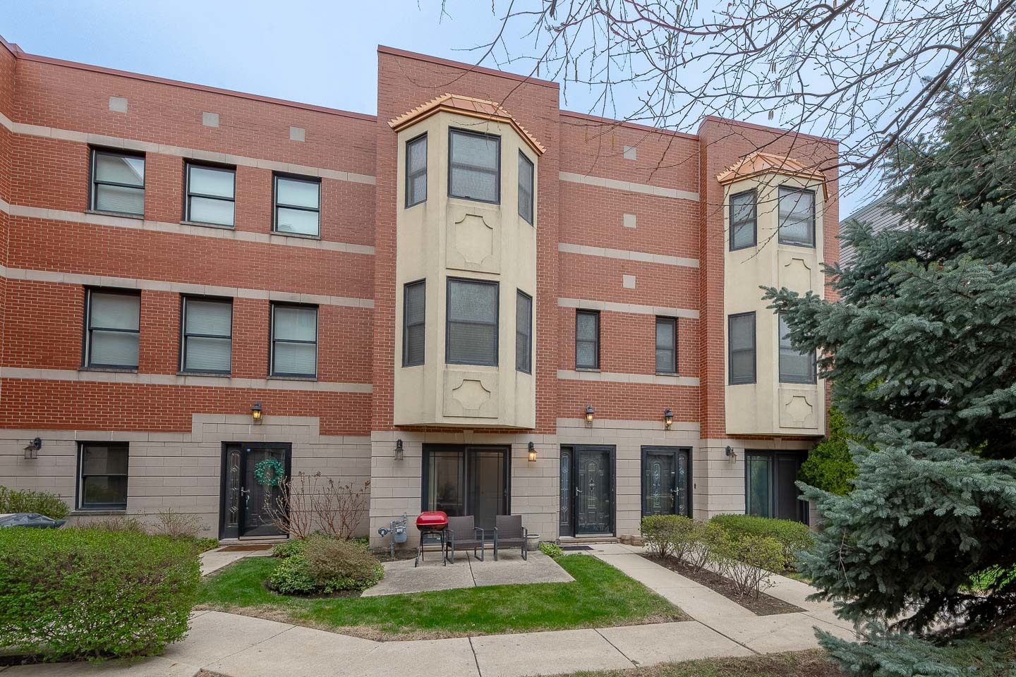 2340 West Adams Street, Unit 32 Chicago, IL 60612 - Photo 1 of 31 a front view of a building with a garden and plants