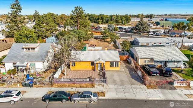 an aerial view of a houses with yard