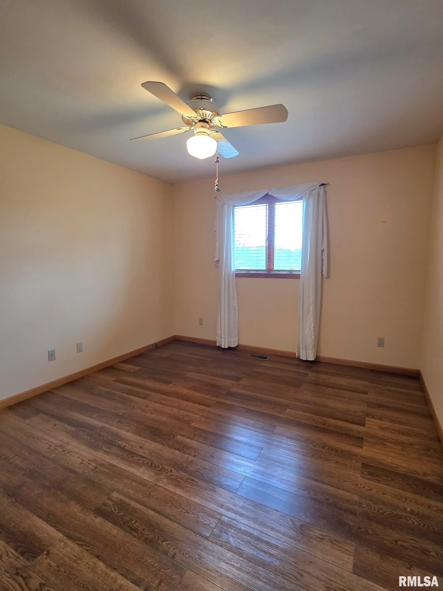 3226 East Tower Road Quincy, IL 62305 - Photo 13 of 32