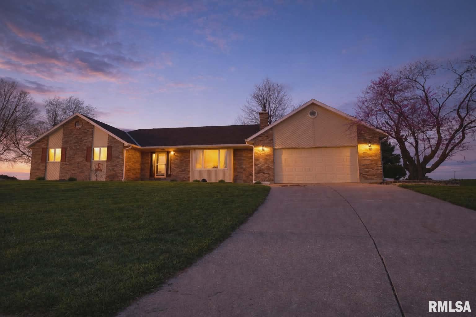 3226 East Tower Road Quincy, IL 62305 - Photo 2 of 28