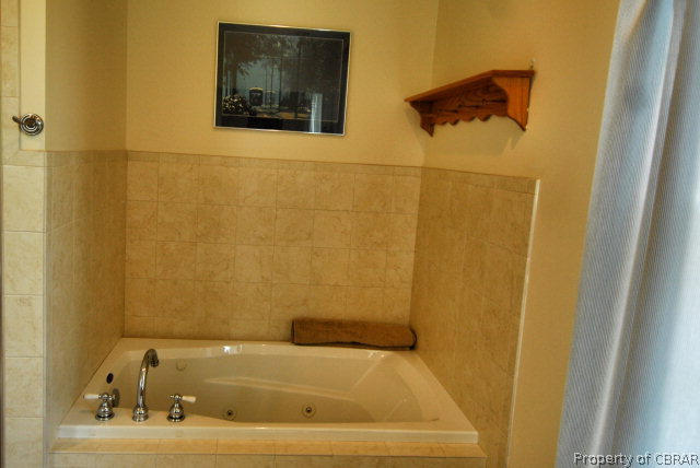 1020 Indiantown Road Weems, VA 22576 - Photo 22 of 30 Master Bath Tub