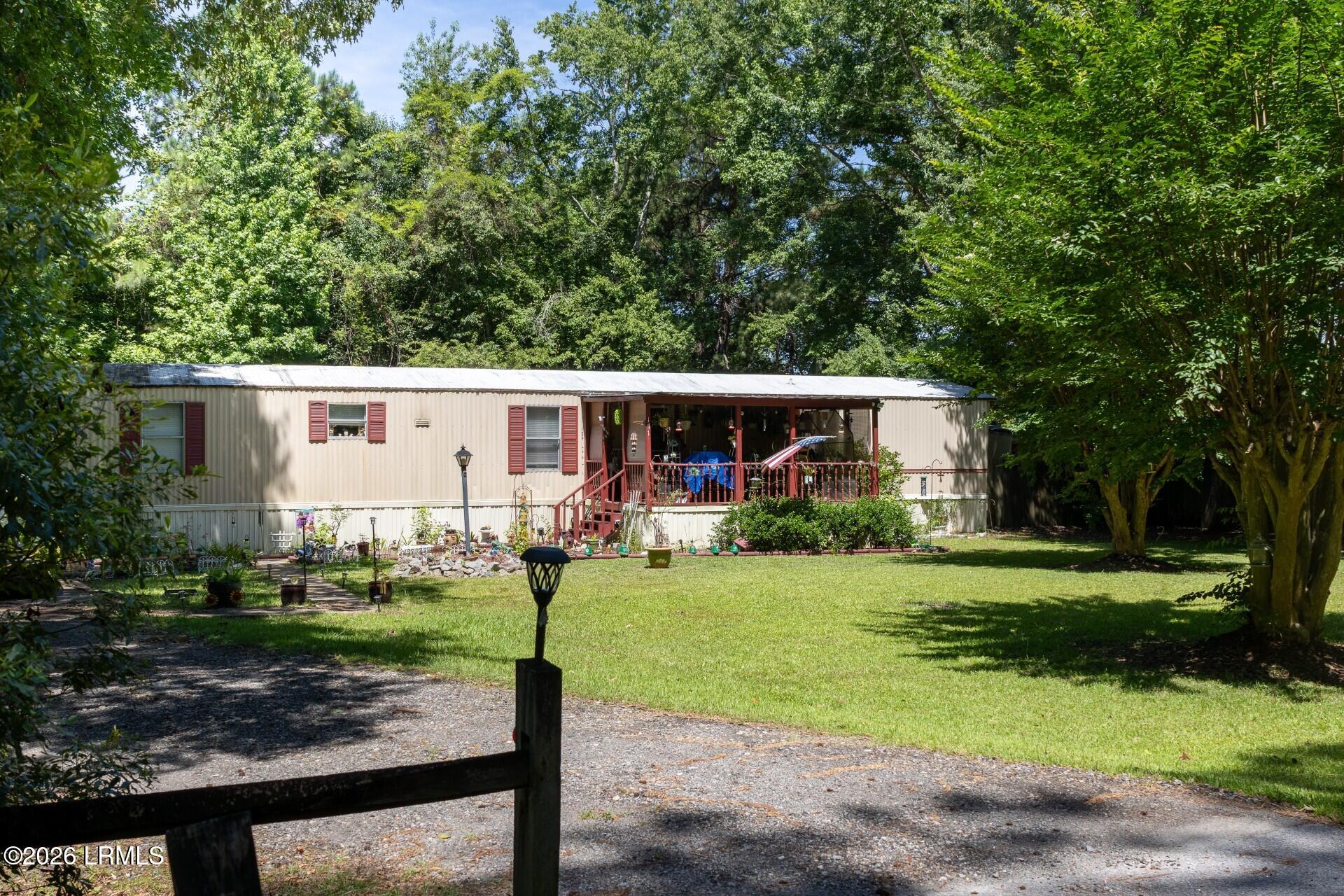 171 Stanley Road Beaufort, SC 29906 - Photo 5 of 28 9768f0c7-5fd1-41d8-a2a6-3a9f30cb1762