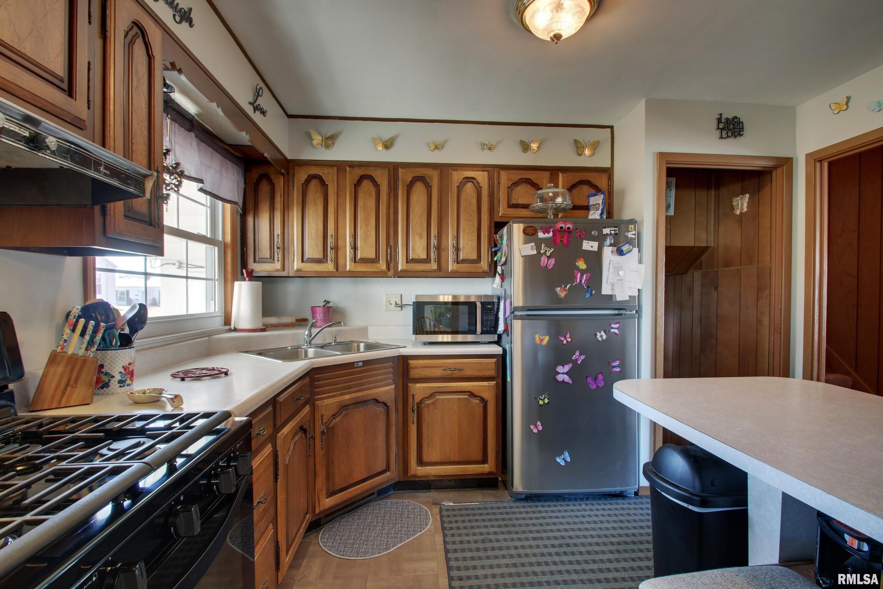 1010 Rhapsody Road Quincy, IL 62301 - Photo 3 of 27 Gallery Image 3