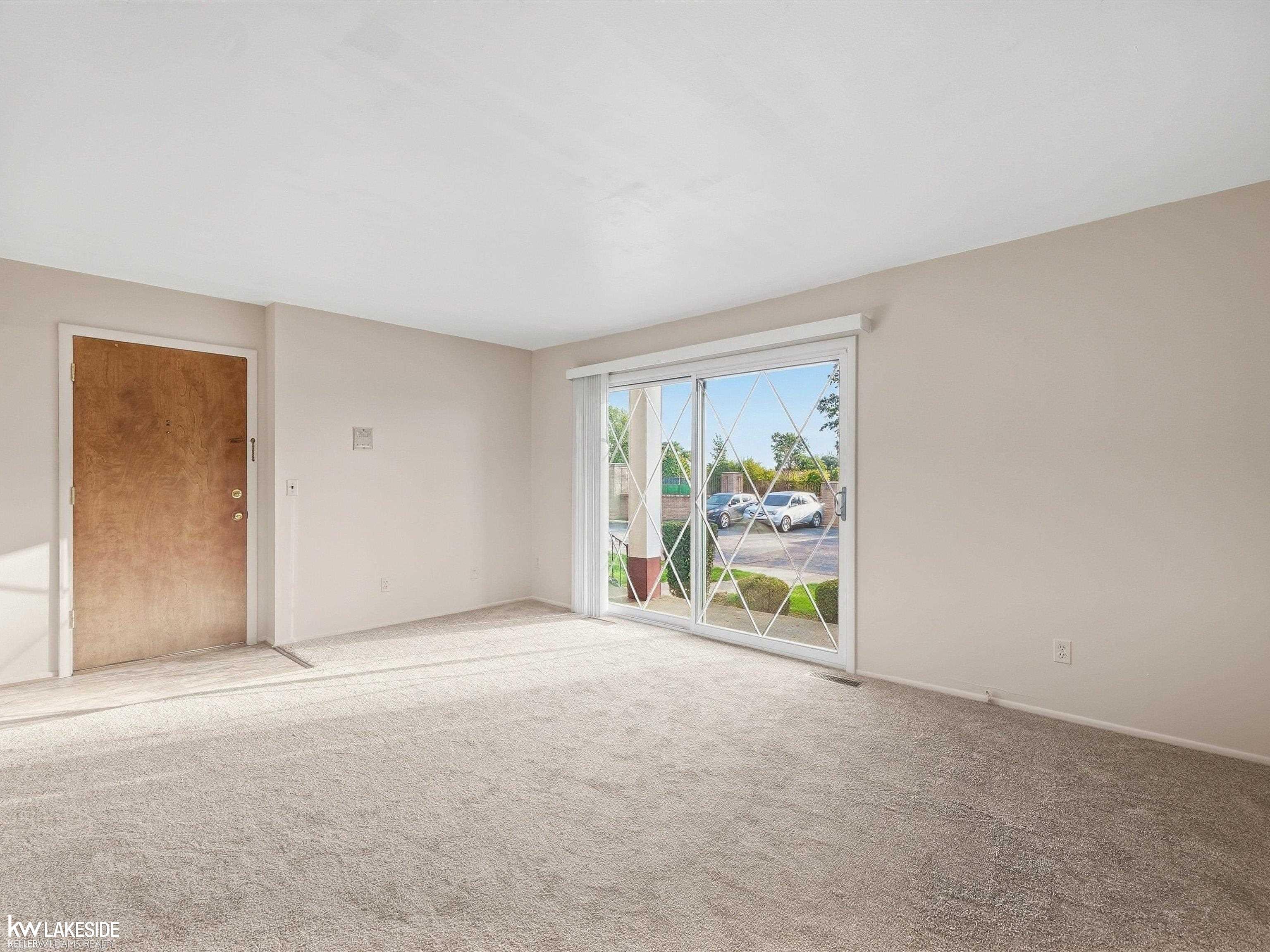29313 Hayes Road, Unit 35 Warren, MI 48088 - Photo 3 of 23 Gallery Image 3