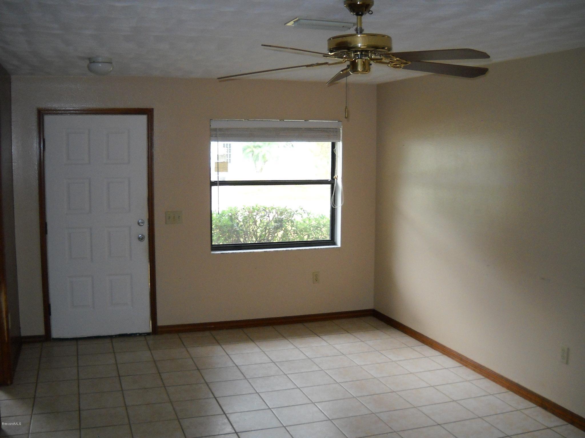 6660 Cecil Road Cocoa, FL 32927 - Photo 2 of 12 Living/Dining combo