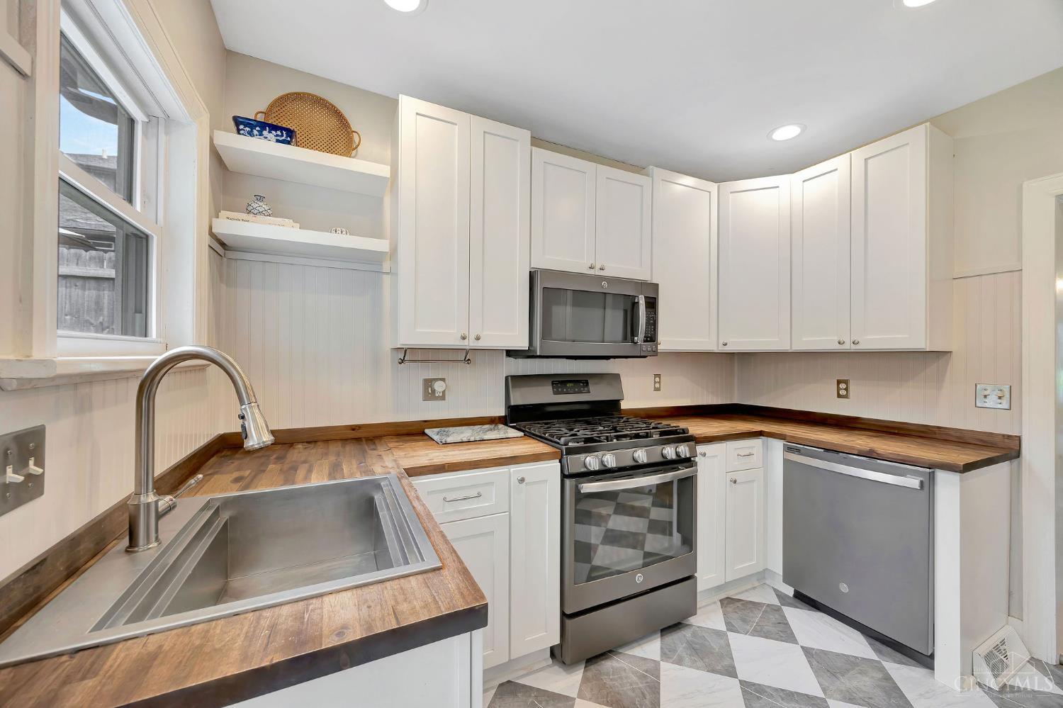 5827 Lester Road Cincinnati, OH 45213 - Photo 16 of 49