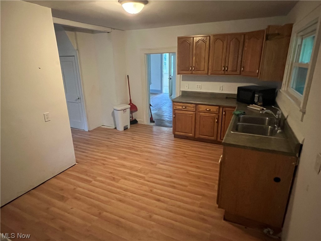 45705 Middle Ridge Road Amherst, OH 44001 - Photo 8 of 23