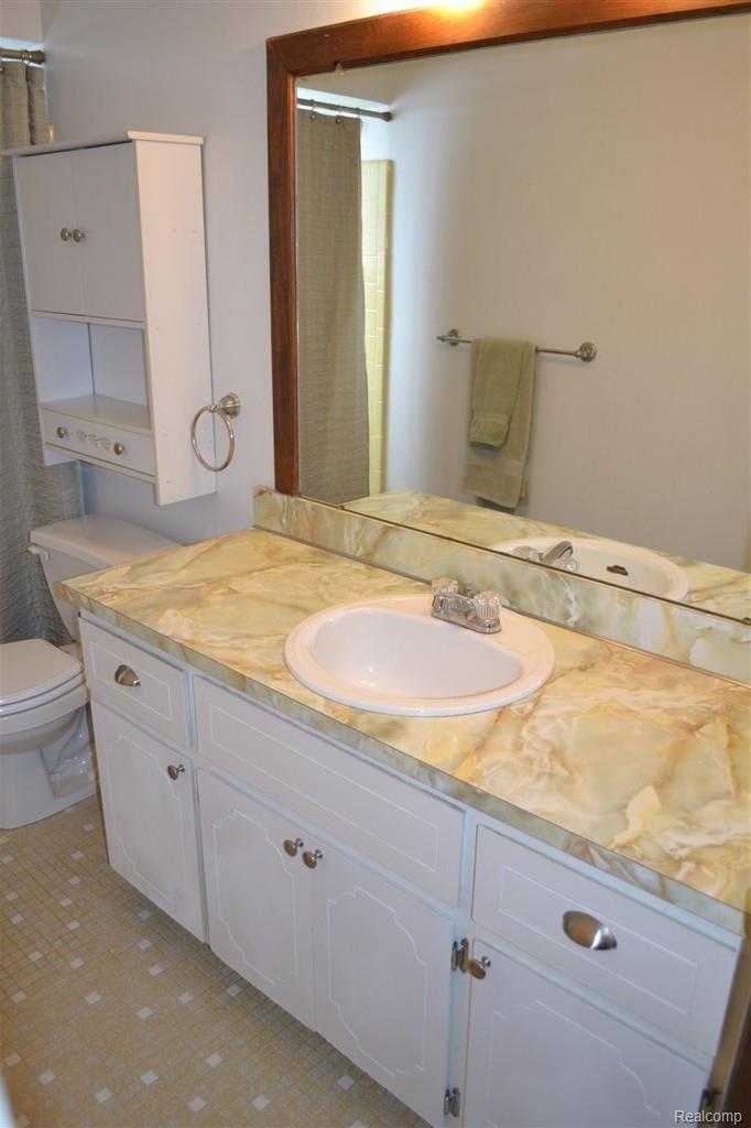 3390 Greenwood Street Rochester, MI 48309 - Photo 18 of 22 2nd view of bathroom