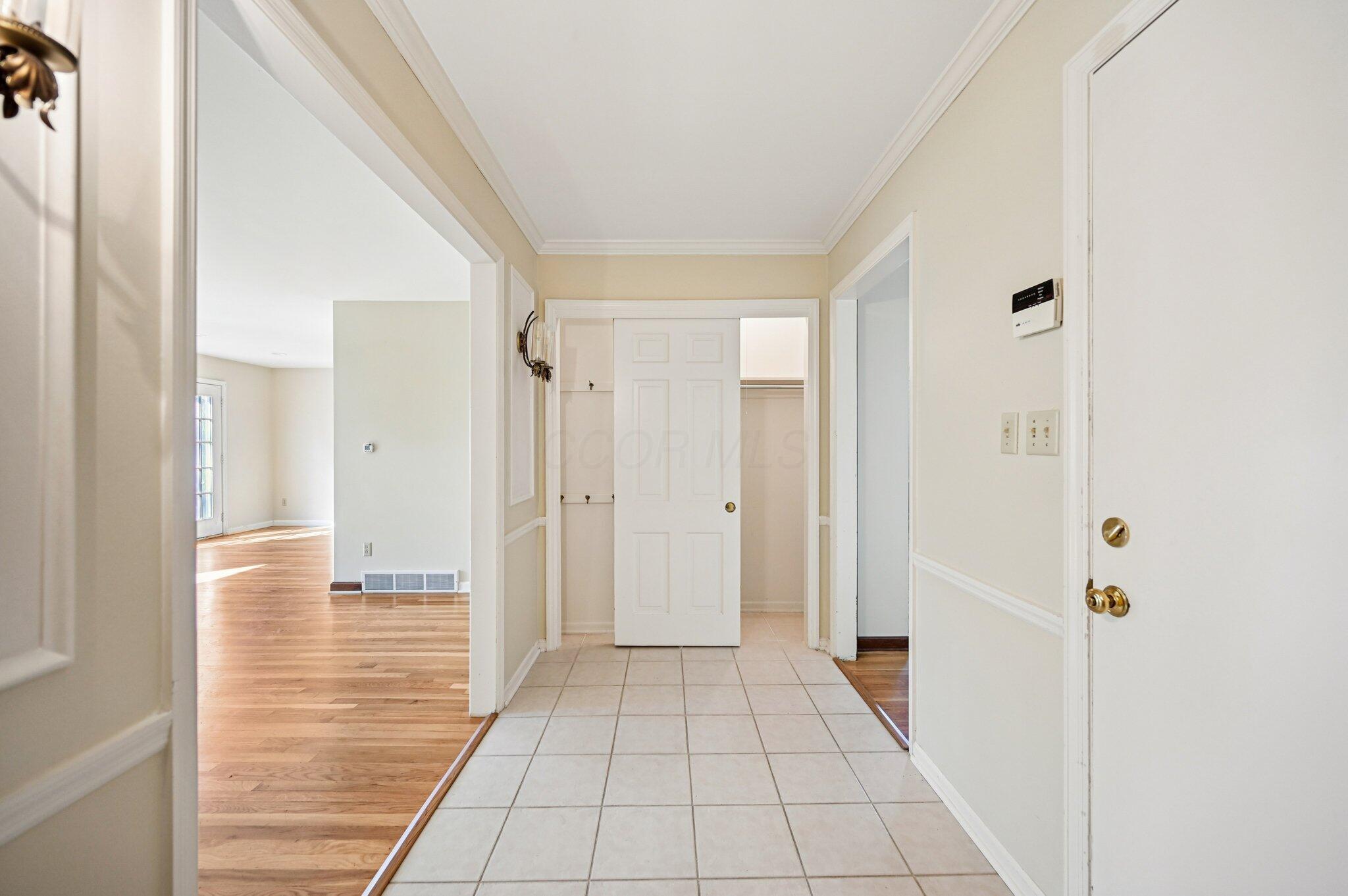 3701 Reed Road Columbus, OH 43220 - Photo 4 of 22 7-web-or-mls-Reed Rd-S0411-007