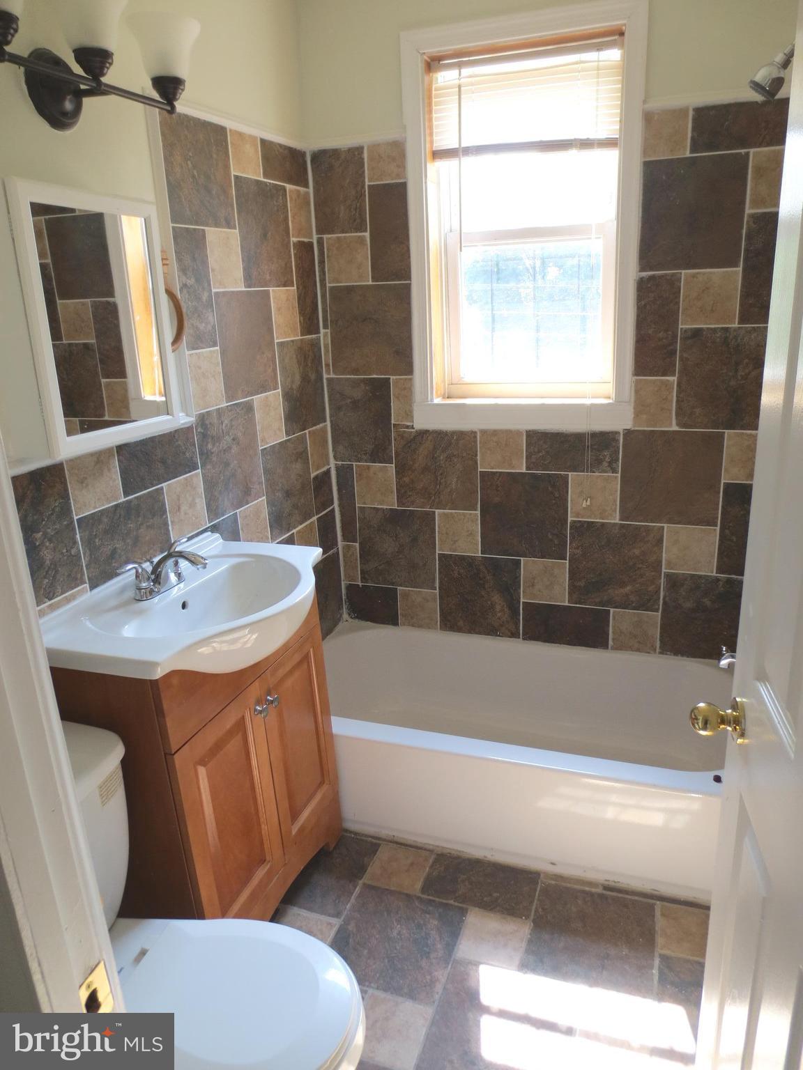 4980 Benning Road Southeast Washington, DC 20019 - Photo 4 of 20 Bath