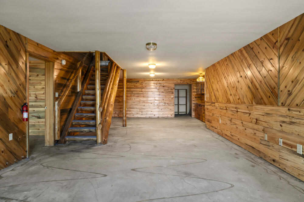34840 Dawn Loop Chiloquin, OR 97624 - Photo 59 of 91 a view of an empty room with stairs