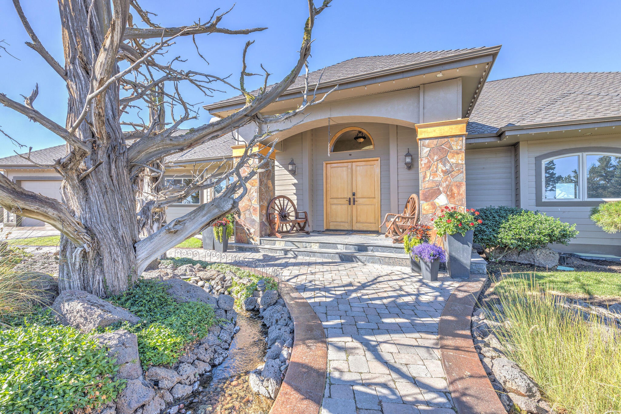 landscaped entryway oregon saddle up