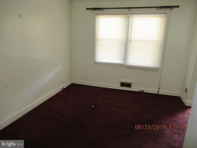4006 Bareva Road Baltimore, MD 21215 - Photo 6 of 20 LIVING ROOM