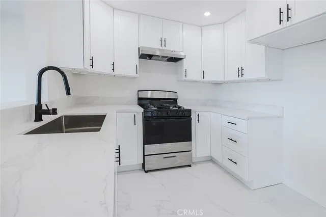 $3,000 | 620 South Lake Street, Unit 203, Burbank, CA 91502