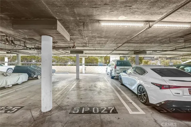 $2,995 | 5535 Canoga Avenue, Unit 204, Woodland Hills, CA 91367