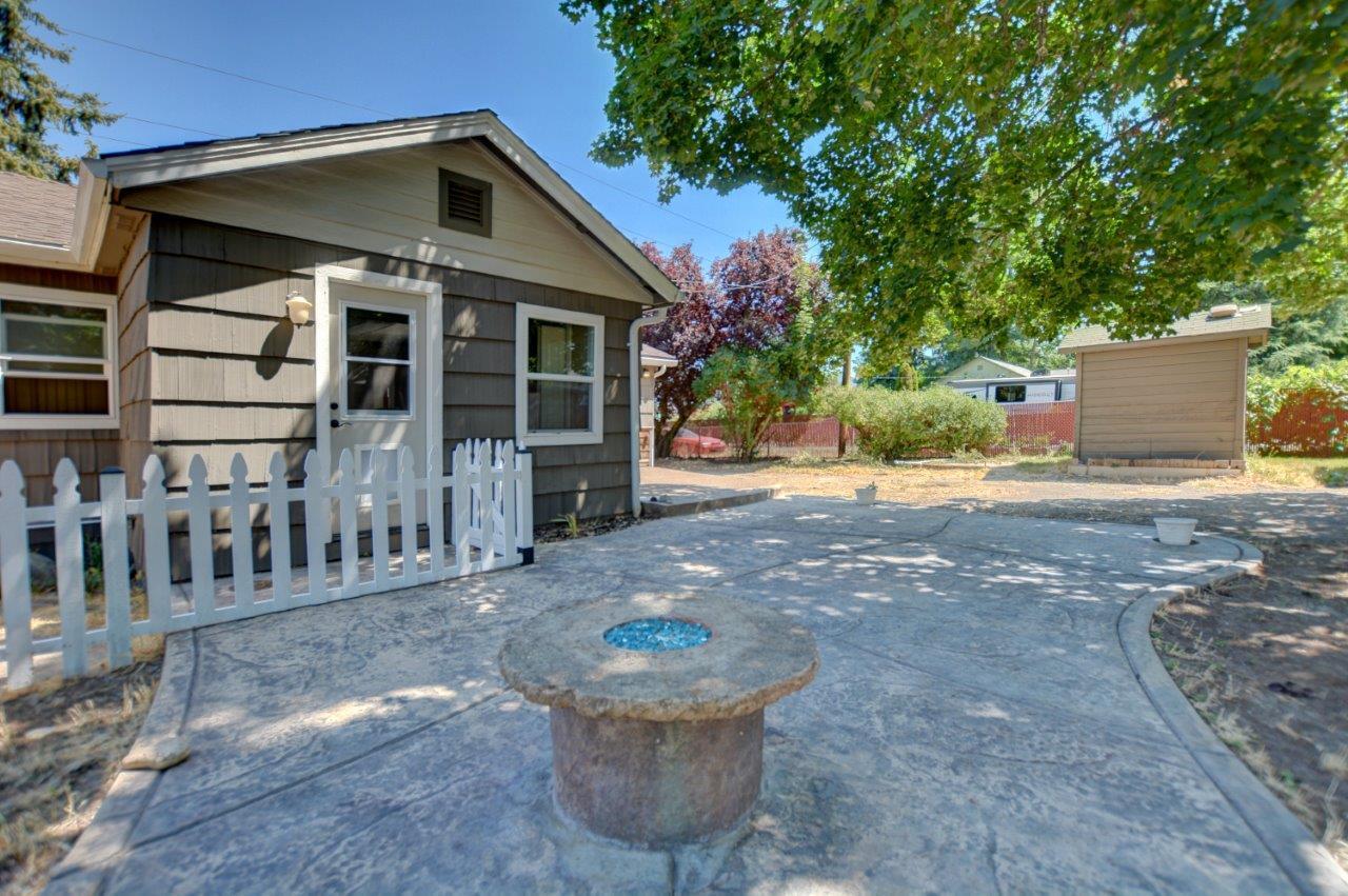 365 West Harbeck Road Grants Pass, OR 97527 - Photo 12 of 23 DSC_6092_3_4