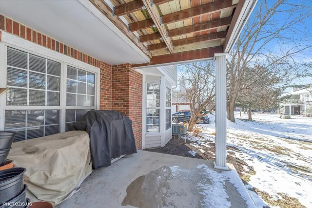 $369,000 | 864 Lansing Court, Unit 864, Vernon Hills, IL 60061