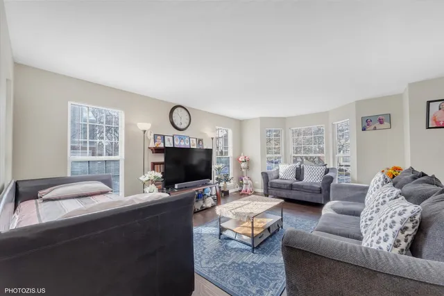 $369,000 | 864 Lansing Court, Unit 864, Vernon Hills, IL 60061