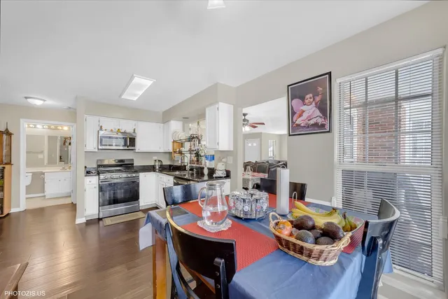 $369,000 | 864 Lansing Court, Unit 864, Vernon Hills, IL 60061