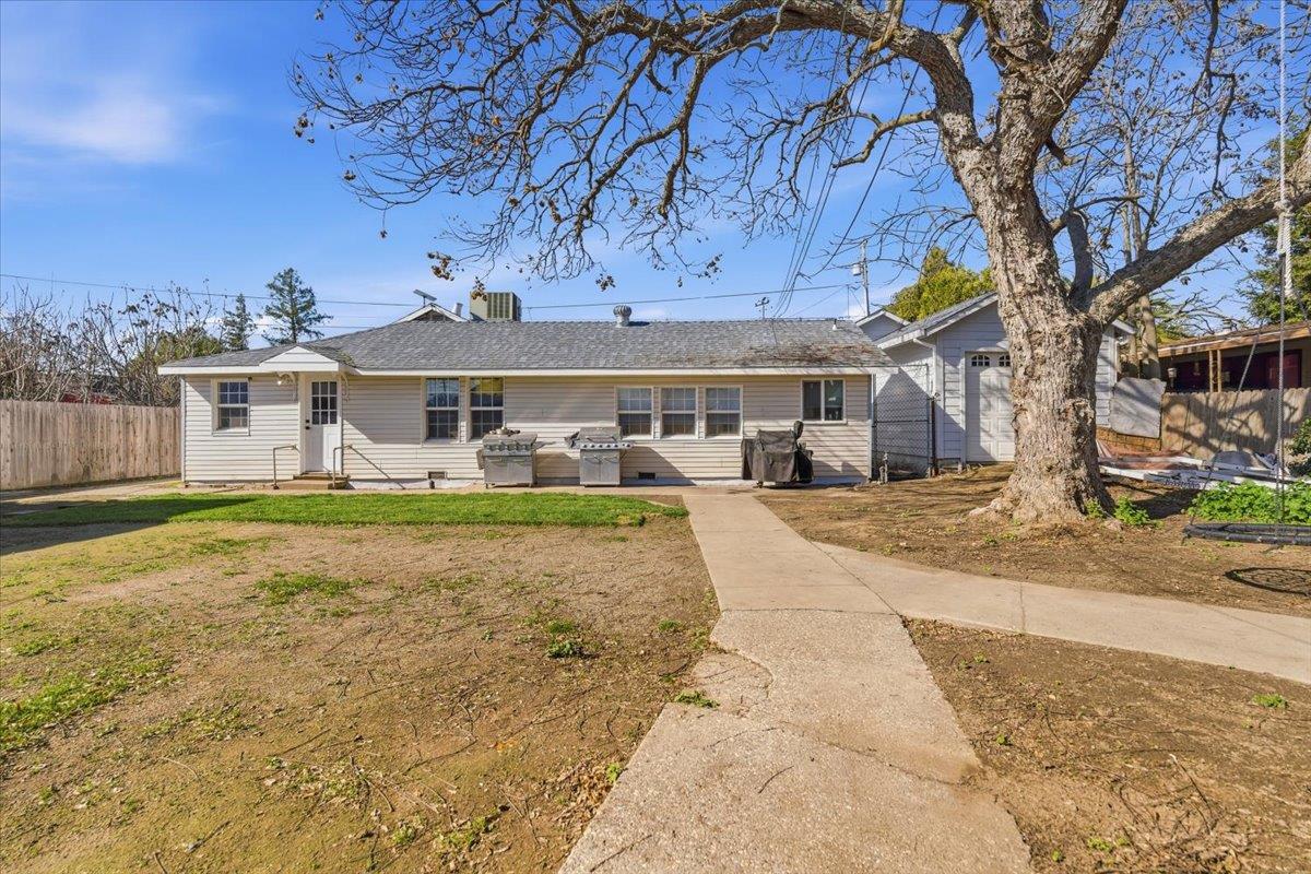 1939 1st Avenue Sutter, CA 95982 - Photo 29 of 35 a swimming pool with outdoor seating