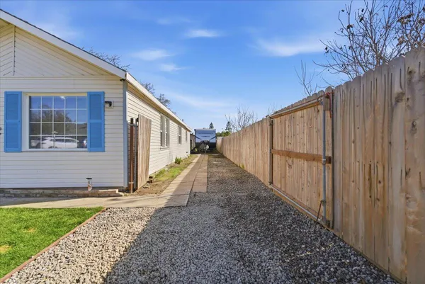 a view of a house with a backyard