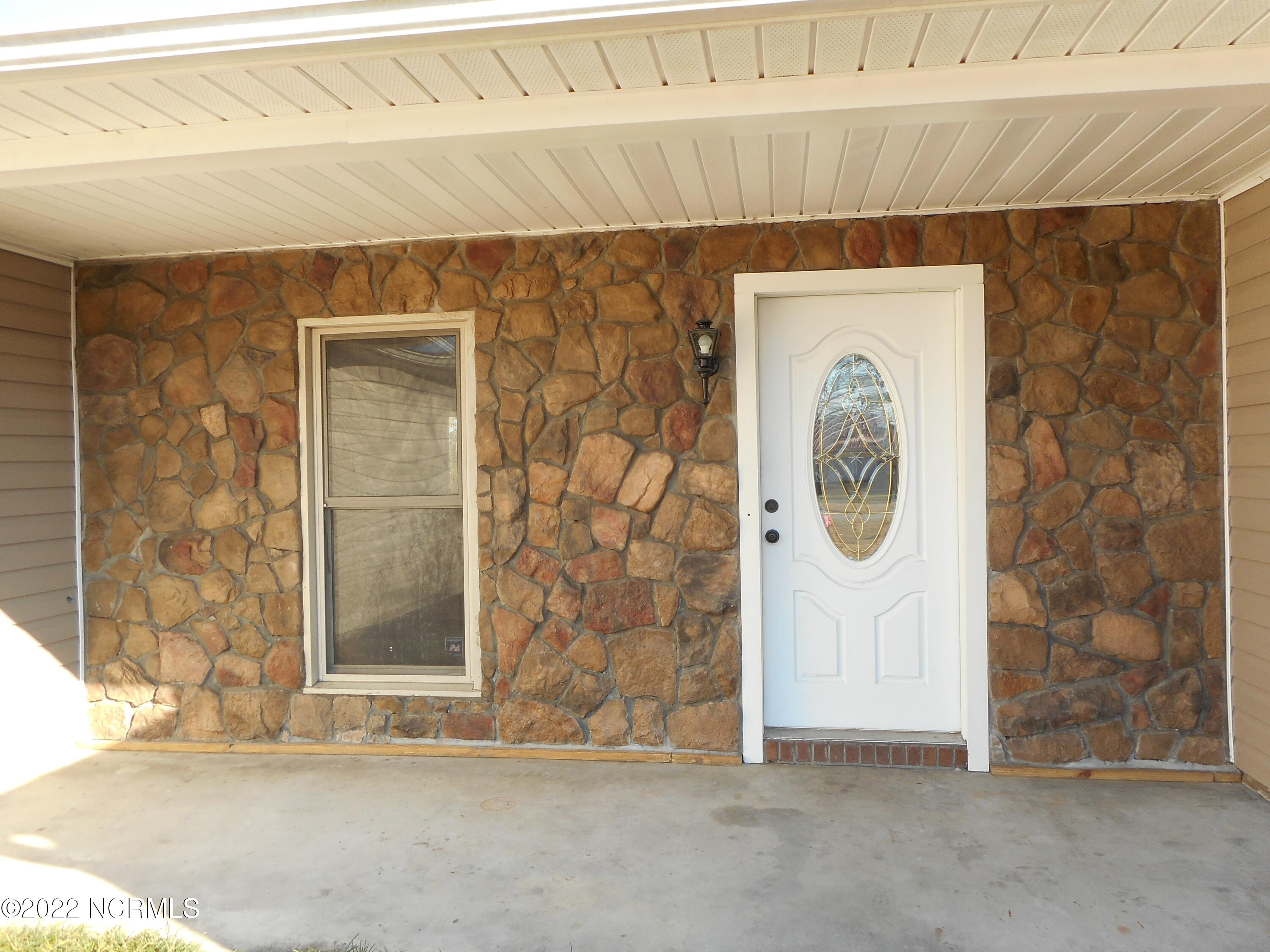 134 Shipman Road Havelock, NC 28532 - Photo 3 of 47 Stone Wall