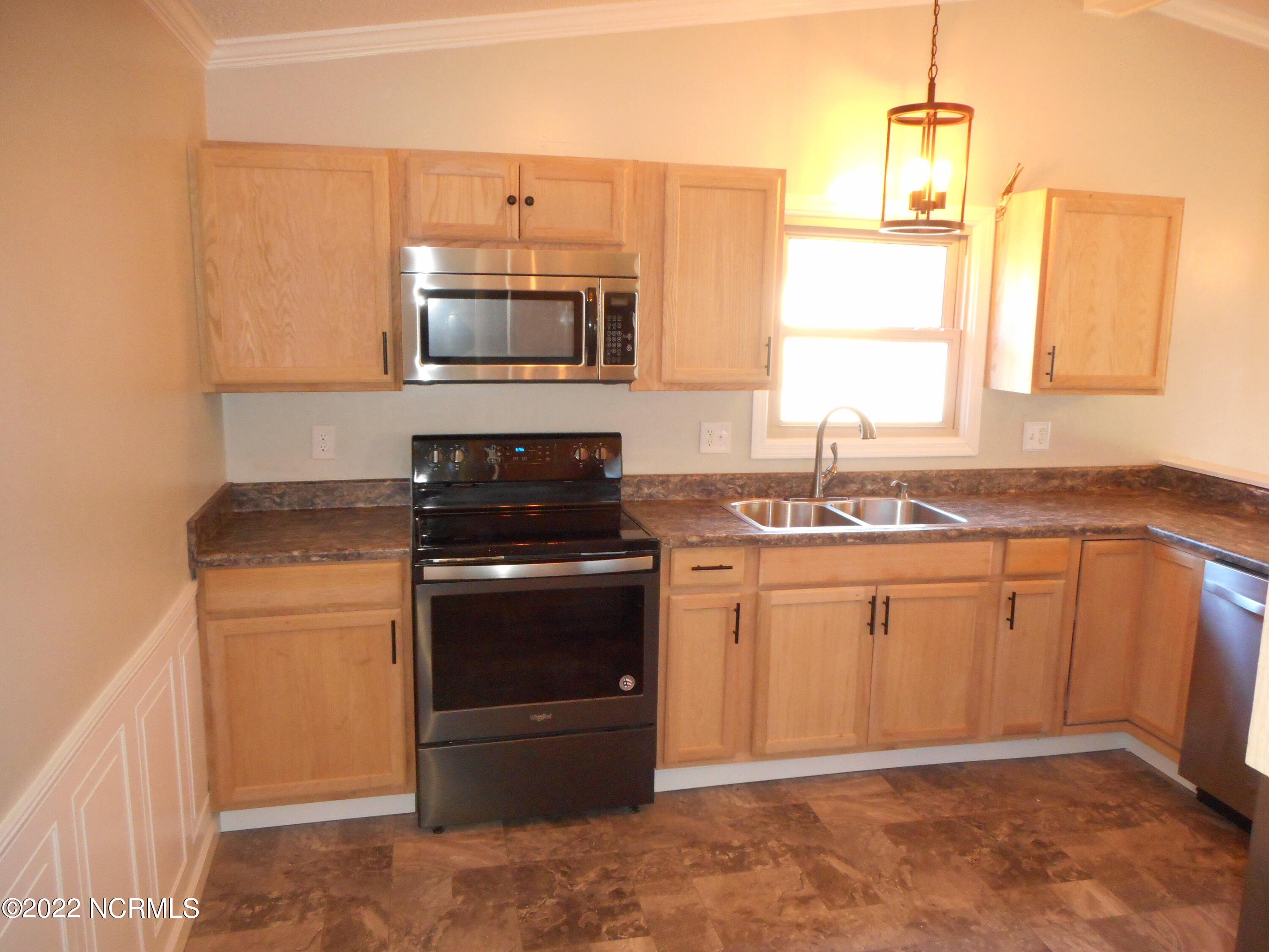 134 Shipman Road Havelock, NC 28532 - Photo 9 of 47 Kitchen