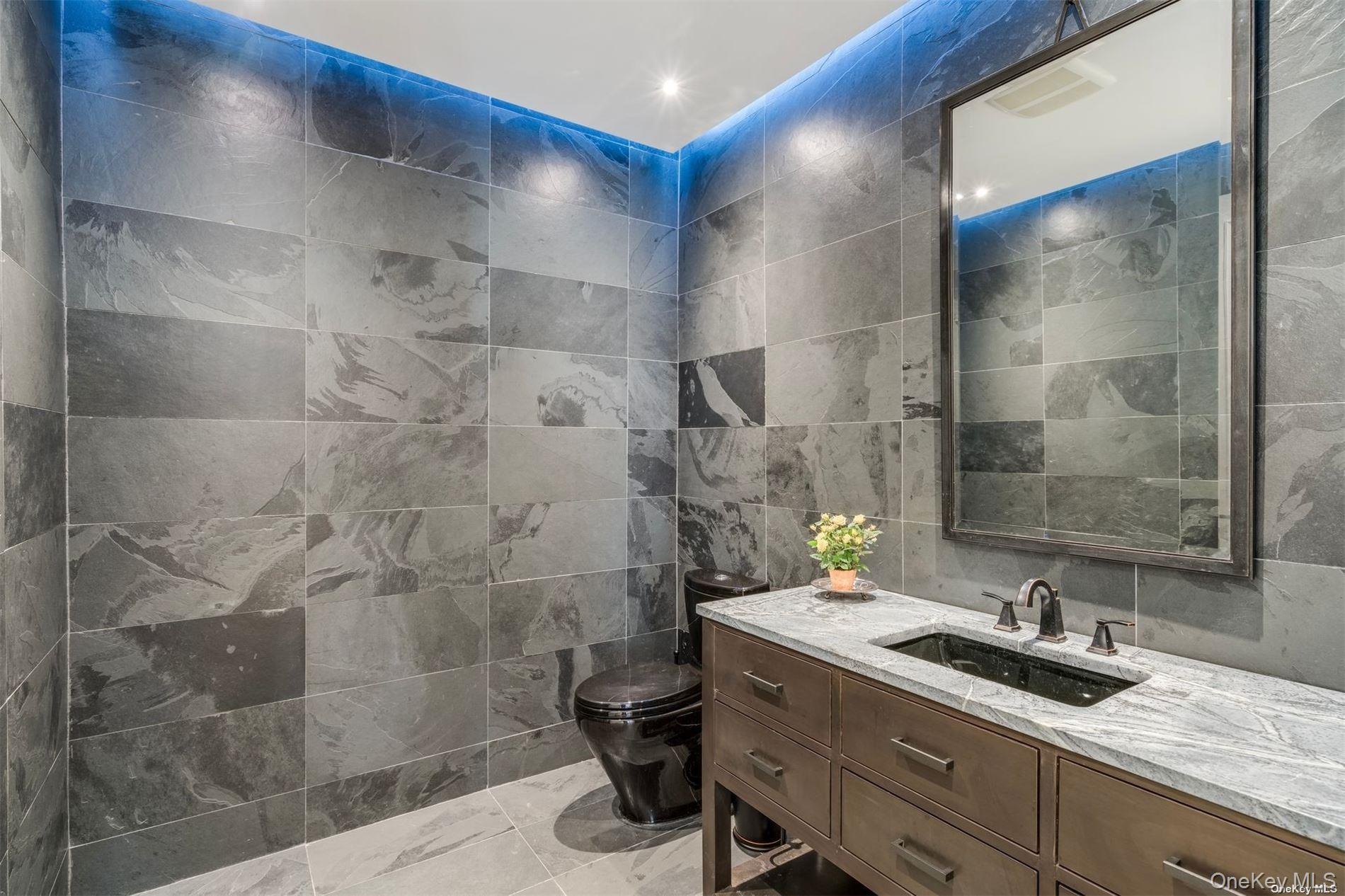 9 Winding Way Locust Valley, NY 11560 - Photo 16 of 35 Powder Room