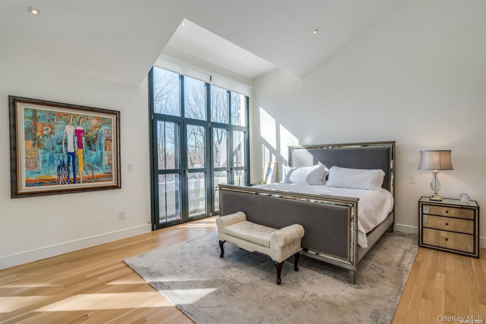 9 Winding Way Locust Valley, NY 11560 - Photo 18 of 35 Master Suite w/ Vaulted Ceiling