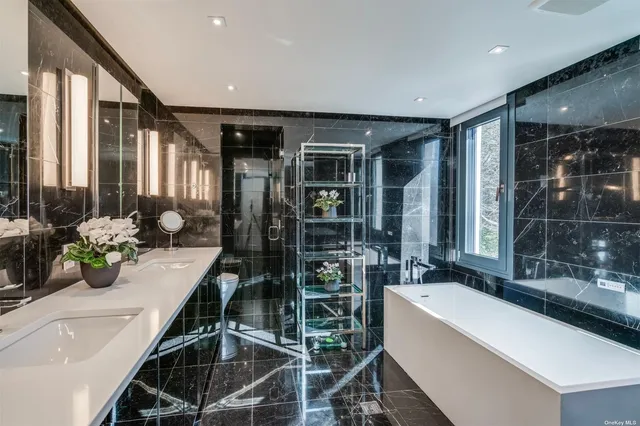 $28,000 | 9 Winding Way, Locust Valley, NY 11560