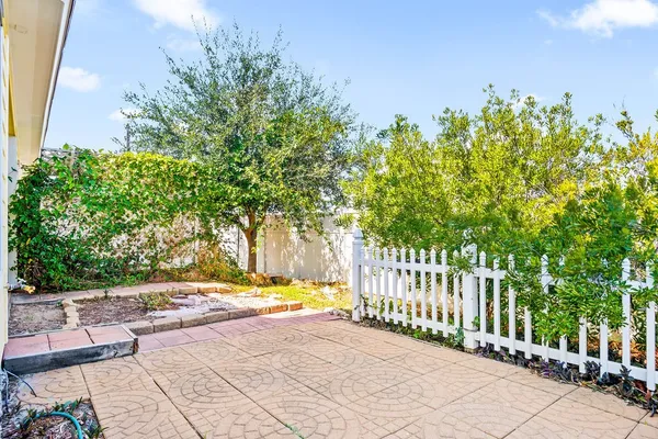 a view of a backyard with pathway