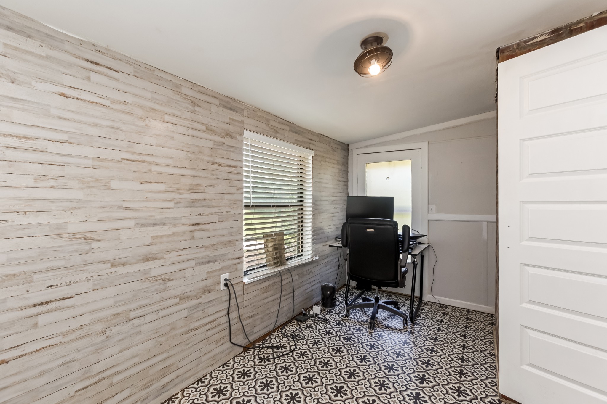 130 McFarlin Road White Bluff, TN 37130 - Photo 8 of 33 a workspace with furniture and a window