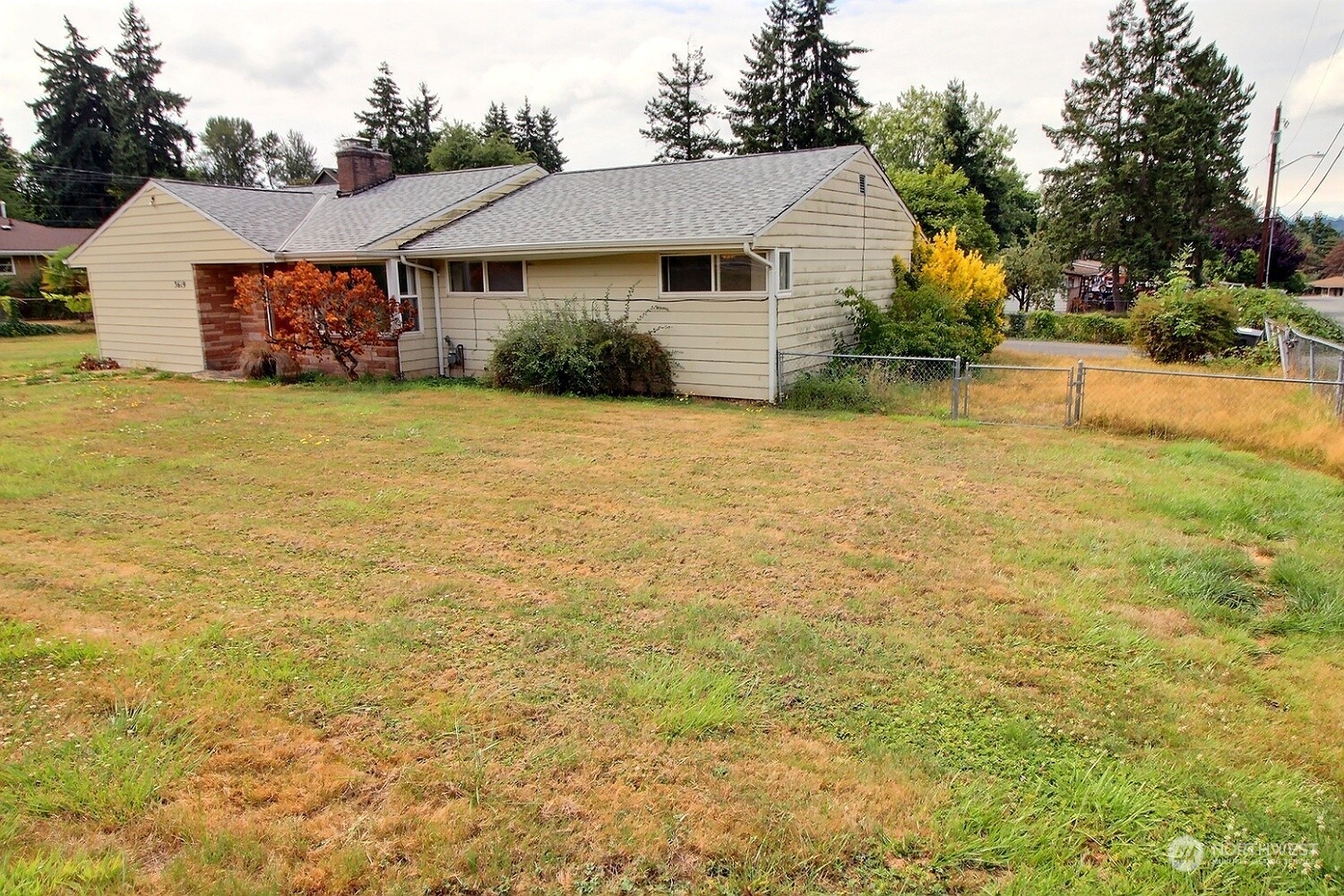 a view of a house with a yard and plants