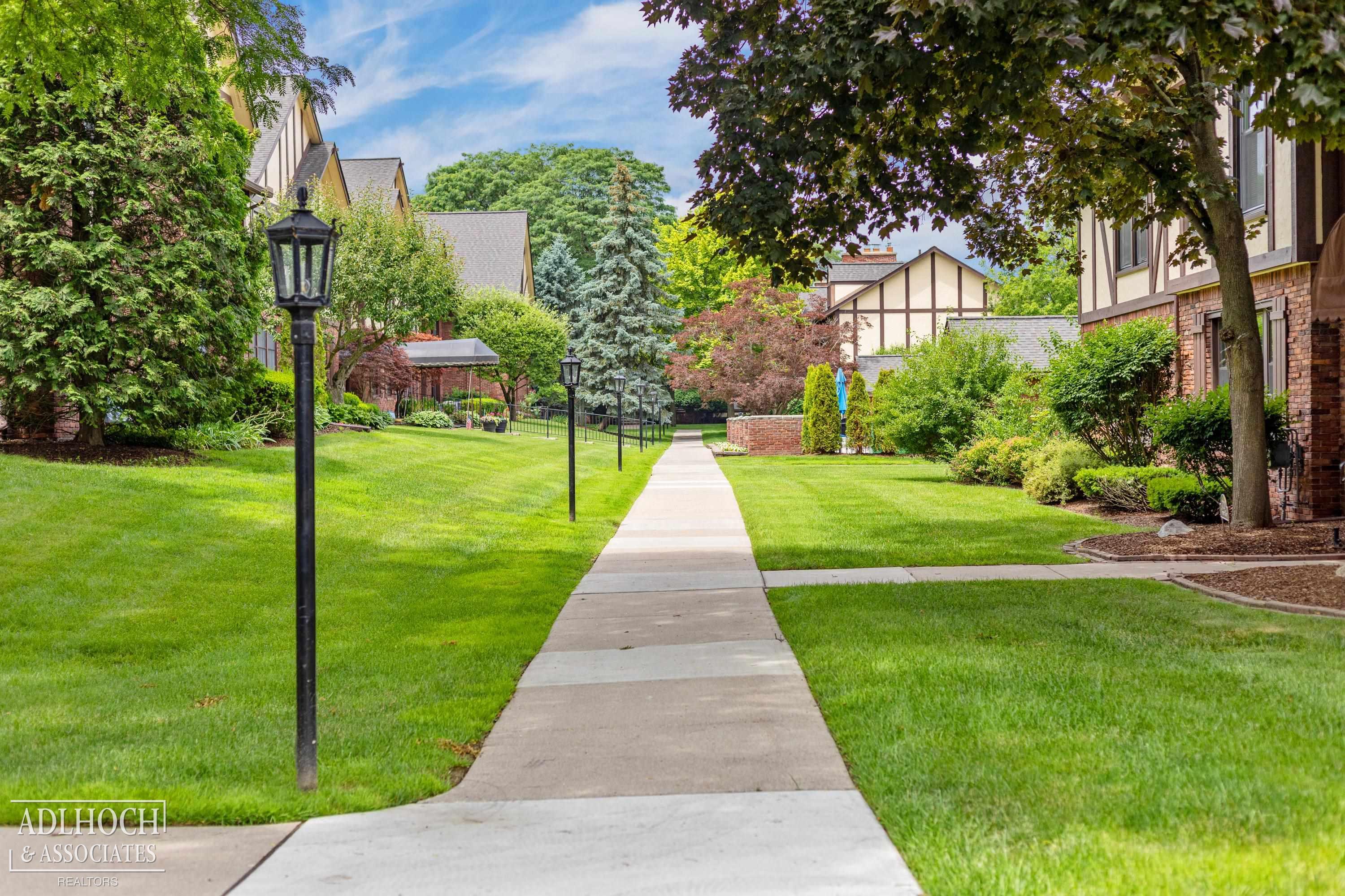 1750 Vernier Road, Unit 6 Grosse Pointe Woods, MI 48236 - Photo 34 of 39