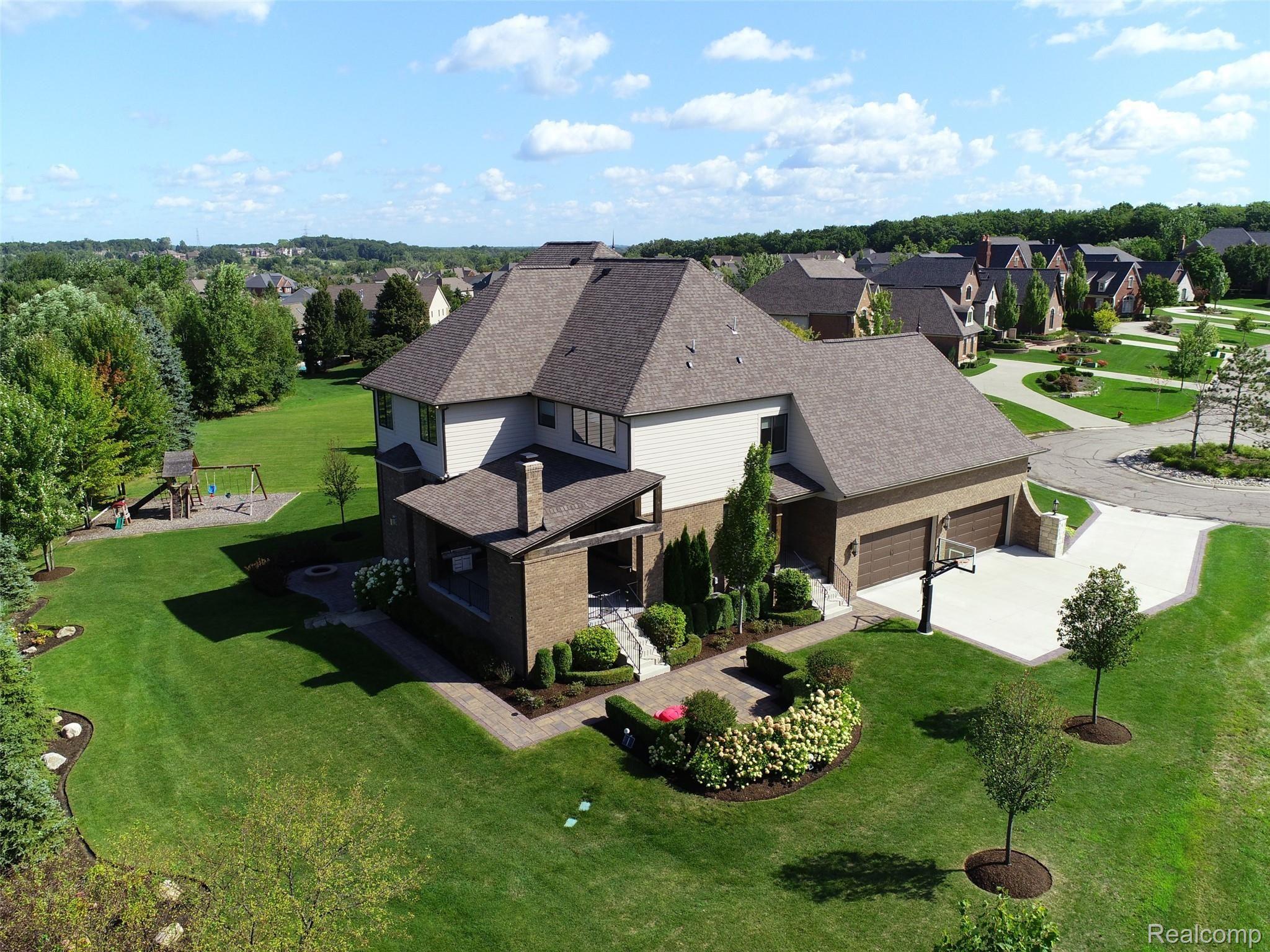 2958 Croftshire Court Rochester, MI 48306 - Photo 5 of 49 MLS size photos at 2958 Croftshire Court (16).jpg