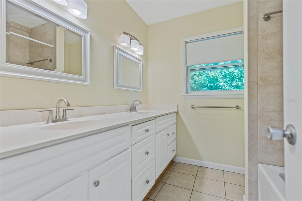 9 Crompton Place Palm Coast, FL 32137 - Photo 24 of 52 a spacious bathroom with 2 sink flowerpot and a mirror