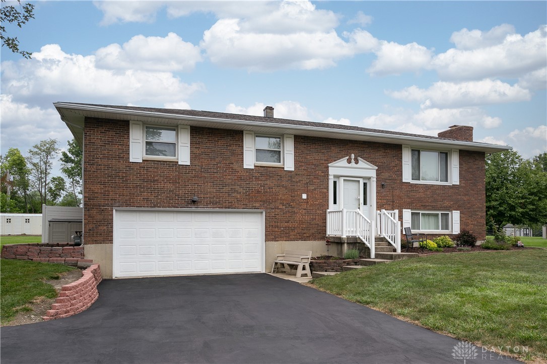 215 Kent Road Tipp City, OH 45371 - Photo 2 of 40 Gallery Image 2