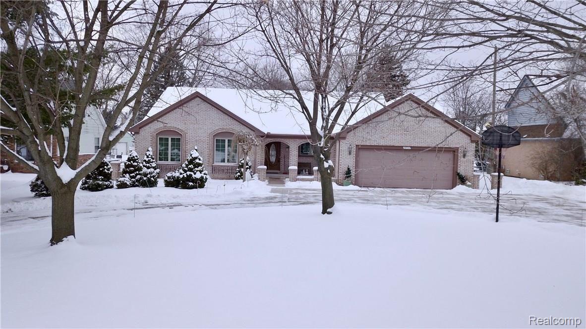 18937 Wayne Rd., Livonia