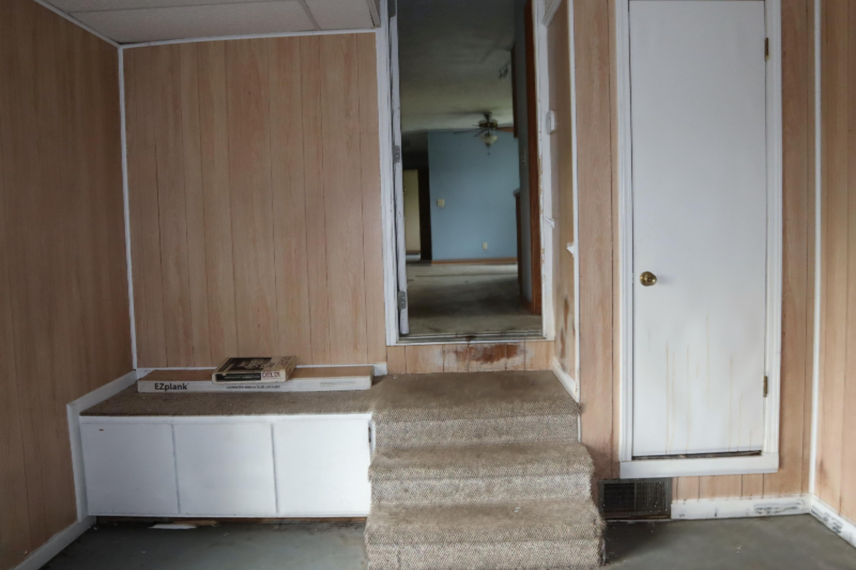 11122 2 Mile Road Climax, MI 49034 - Photo 5 of 26 2 Mudroom Entrance