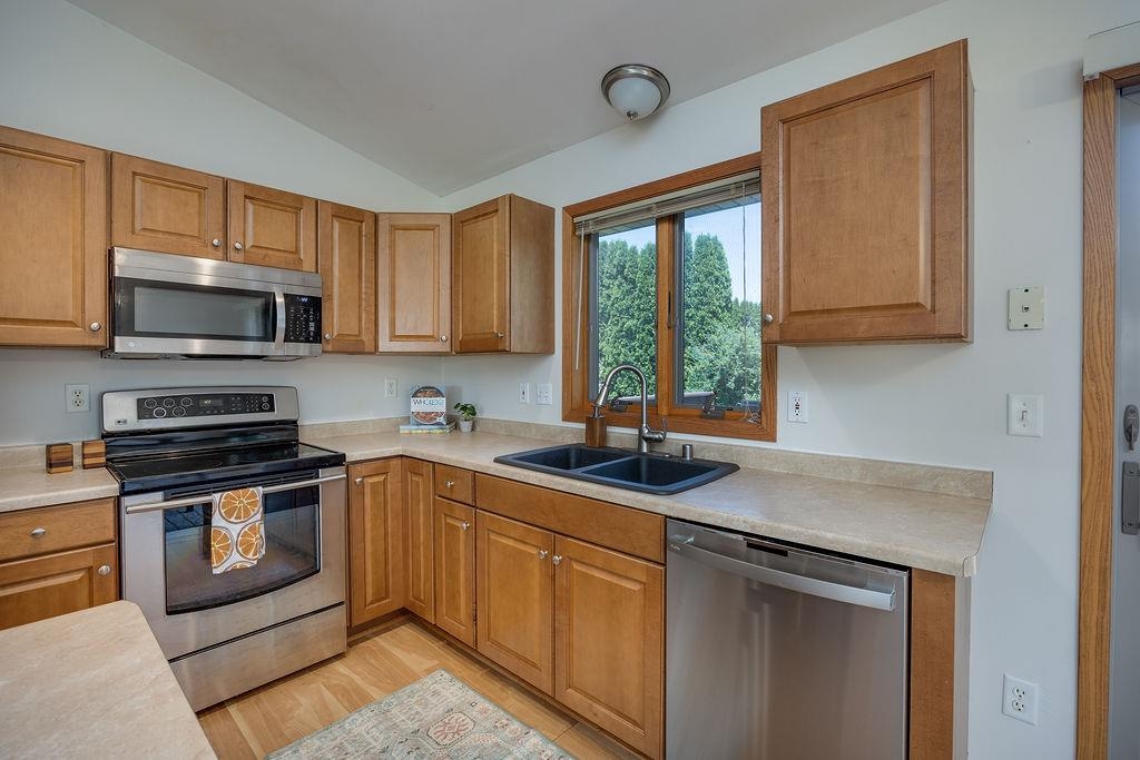 3533 Stonebridge Drive Madison, WI 53719 - Photo 12 of 43