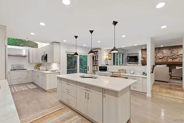 $825,000 | 6964 Old Quarry Road, De Witt, NY 13066