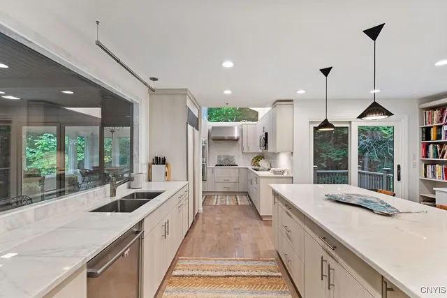 $825,000 | 6964 Old Quarry Road, De Witt, NY 13066